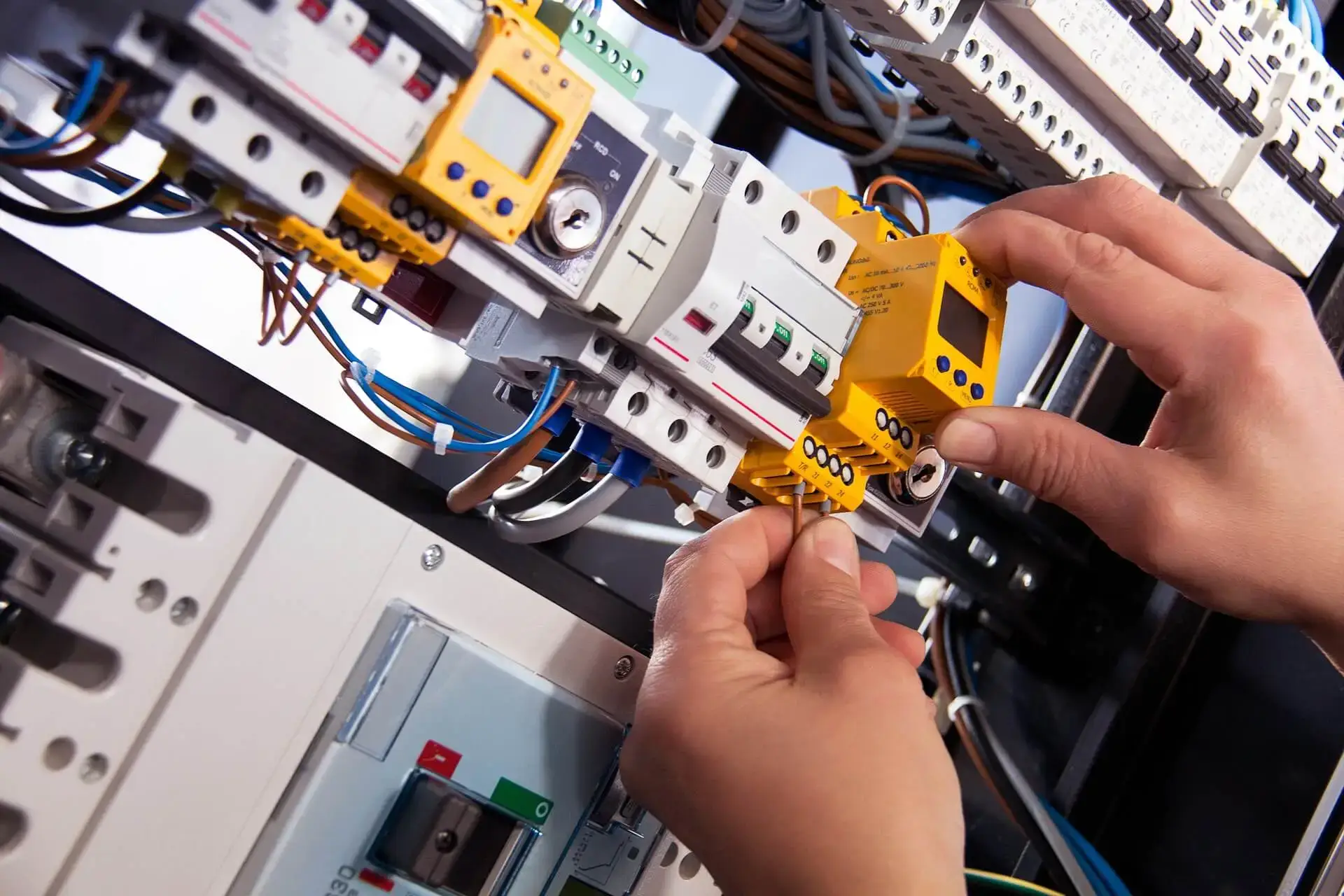 Certified electricians in Whitton