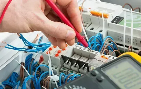 Professional electrician in Whitton